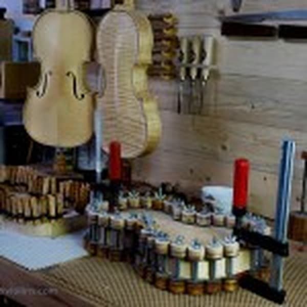 فضای کارگاه و سازها